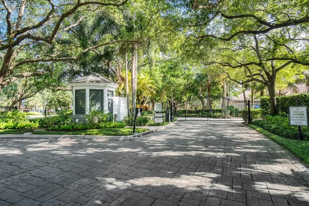 2805 Hampton Circle E Delray Beach FL 33445