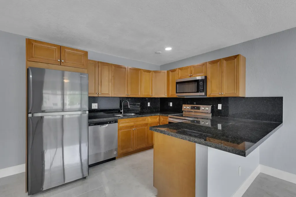 800-802 SW 6th Court Pompano Beach FL 33060
