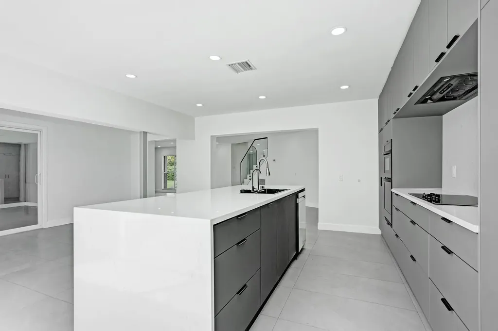 6700 E Tropical Way Plantation FL 33317