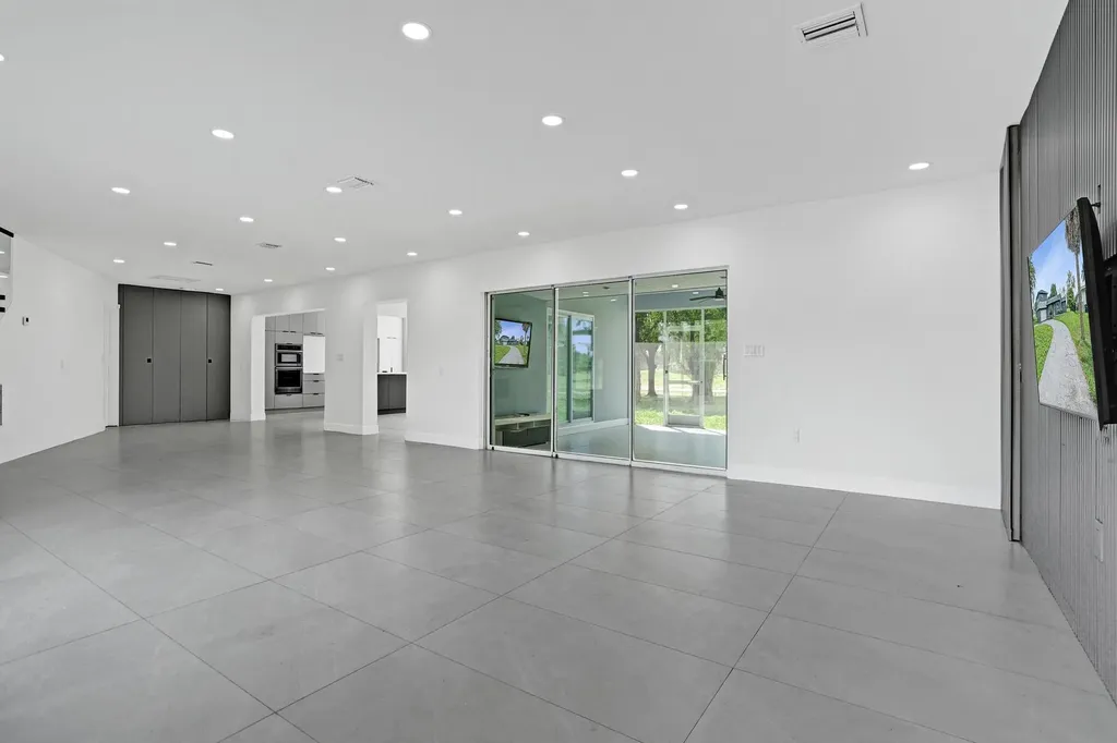 6700 E Tropical Way Plantation FL 33317