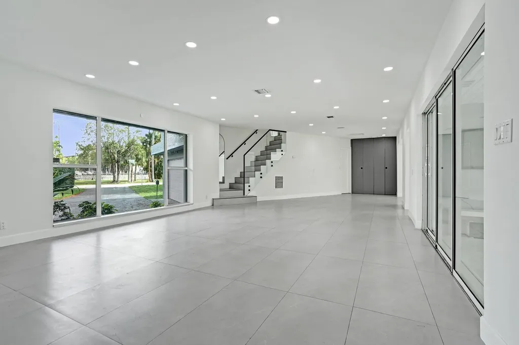 6700 E Tropical Way Plantation FL 33317