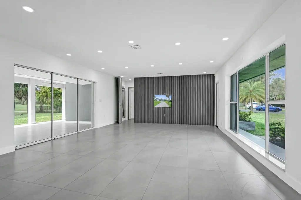6700 E Tropical Way Plantation FL 33317