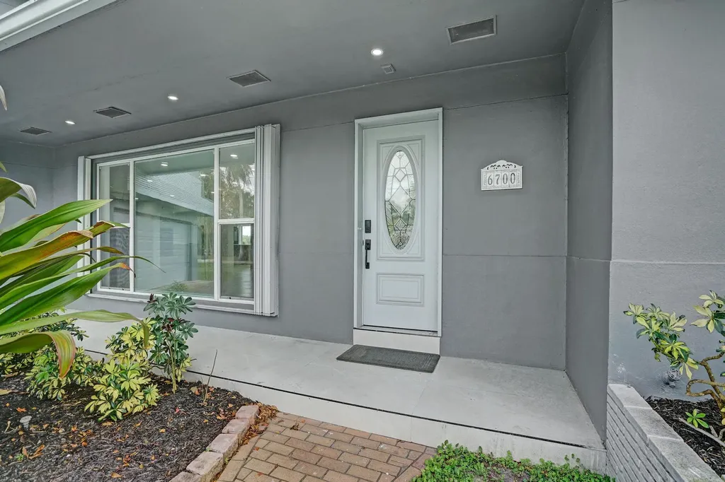 6700 E Tropical Way Plantation FL 33317