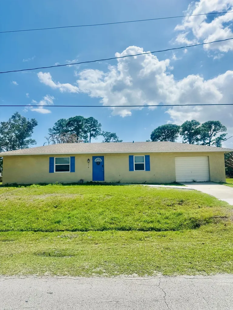 314 SE Evergreen Terrace Port St Lucie FL 34983