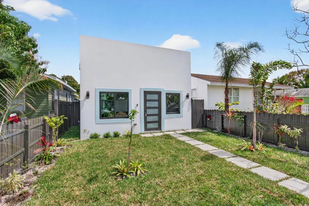 216 S C Lake Worth Beach FL 33460