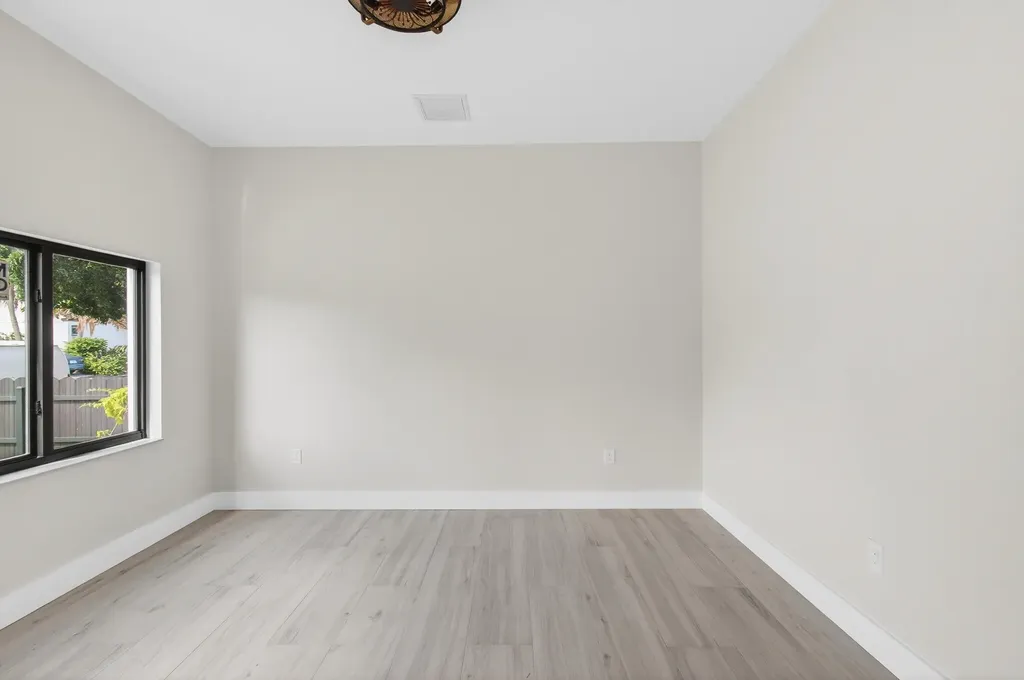 216 S C Lake Worth Beach FL 33460