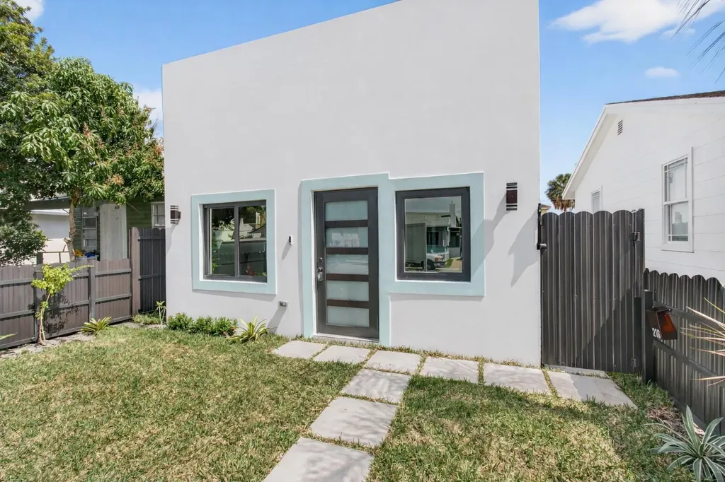 216 S C Lake Worth Beach FL 33460