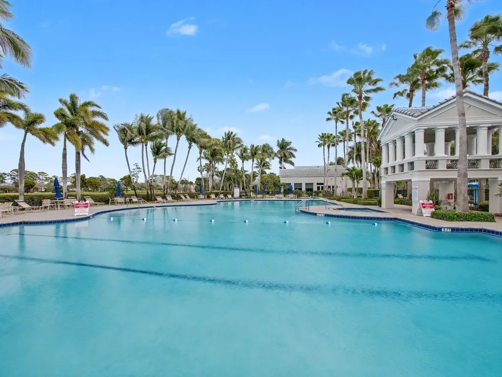 2052 Reston Circle Royal Palm Beach FL 33411