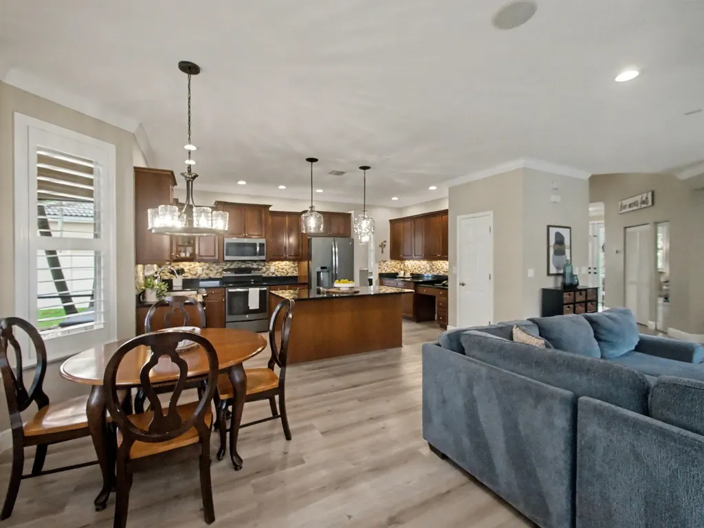 2052 Reston Circle Royal Palm Beach FL 33411