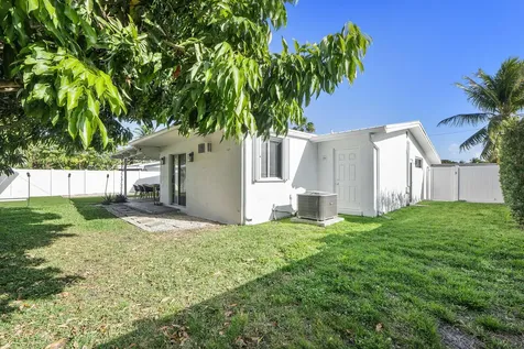 101 SE 13th Street Deerfield Beach FL 33441