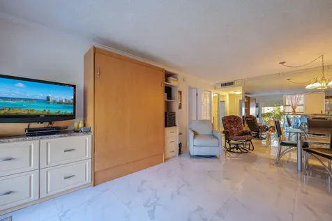 3531 Inverrary Drive Lauderhill FL 33319