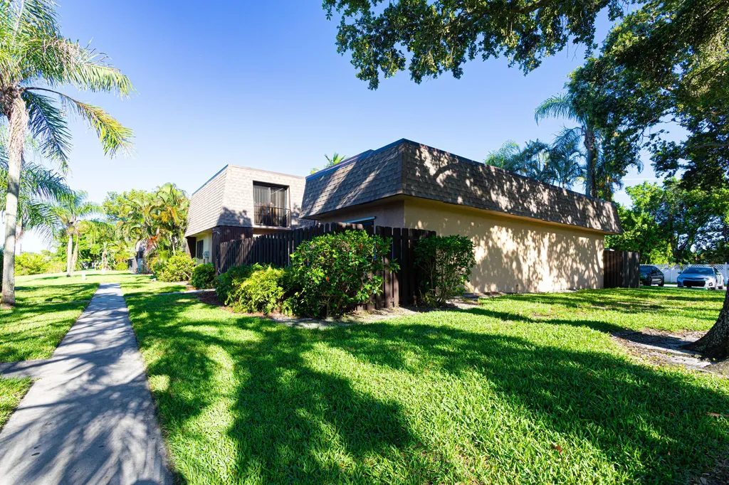 4702 Waterview Circle Palm Springs FL 33461