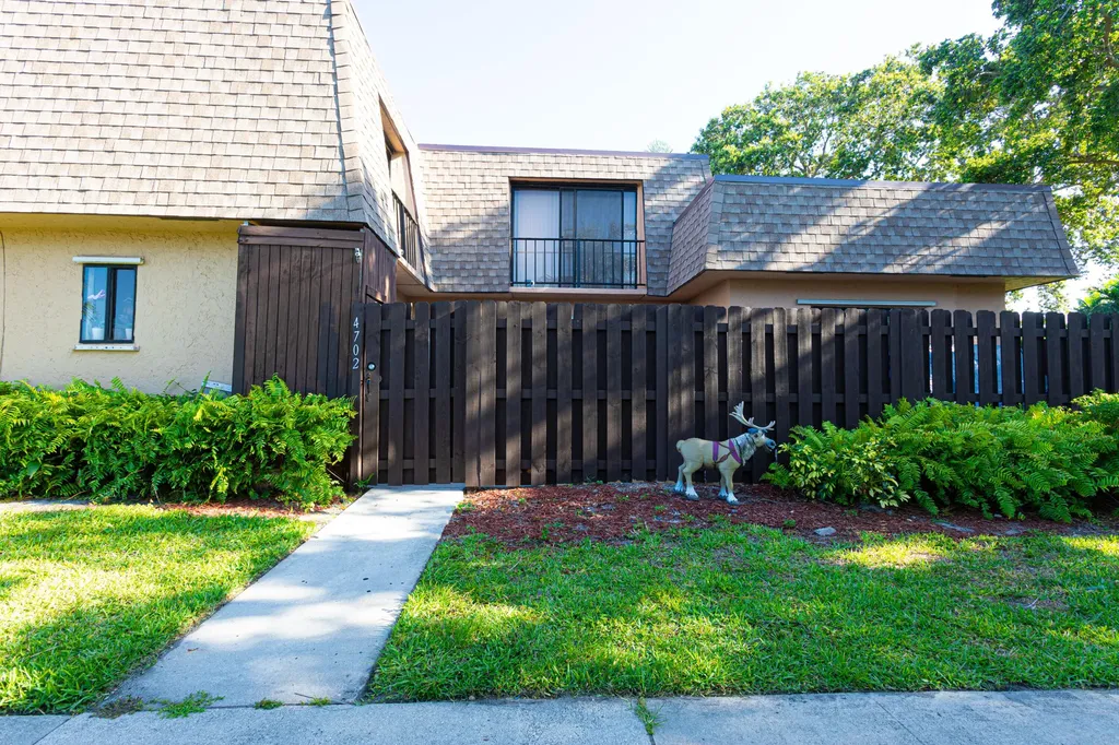 4702 Waterview Circle Palm Springs FL 33461