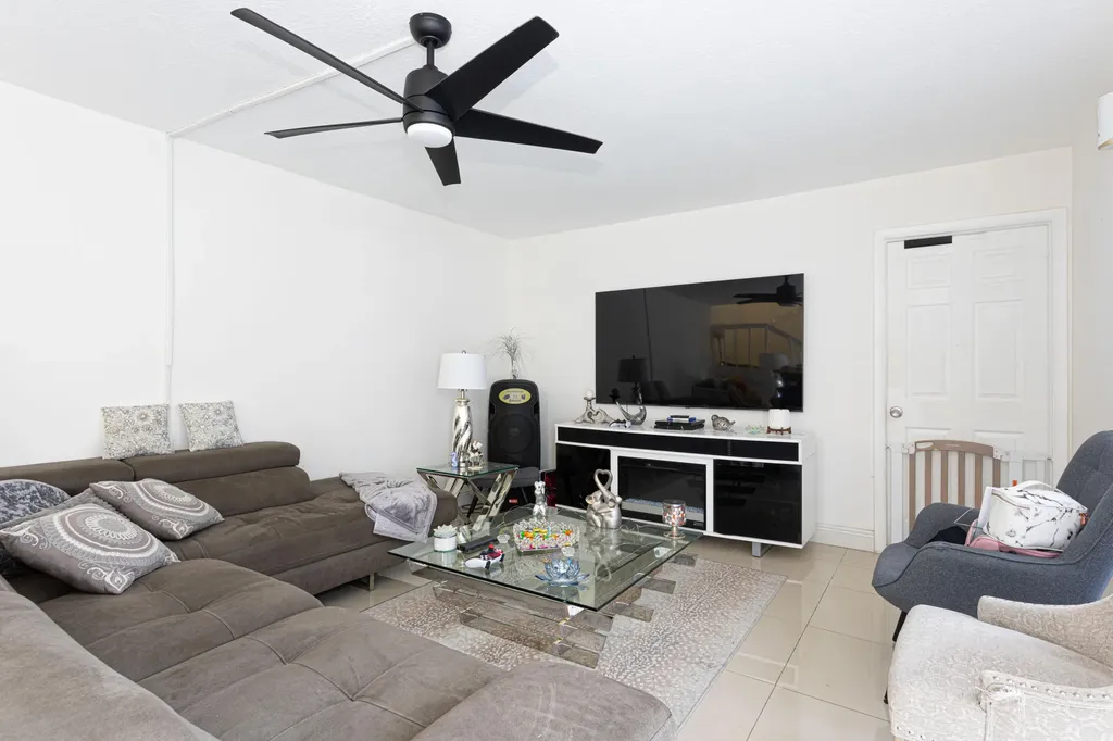 4702 Waterview Circle Palm Springs FL 33461