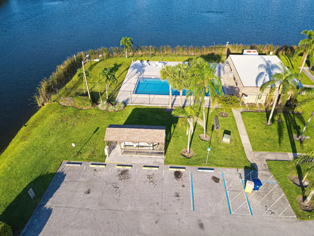4702 Waterview Circle Palm Springs FL 33461