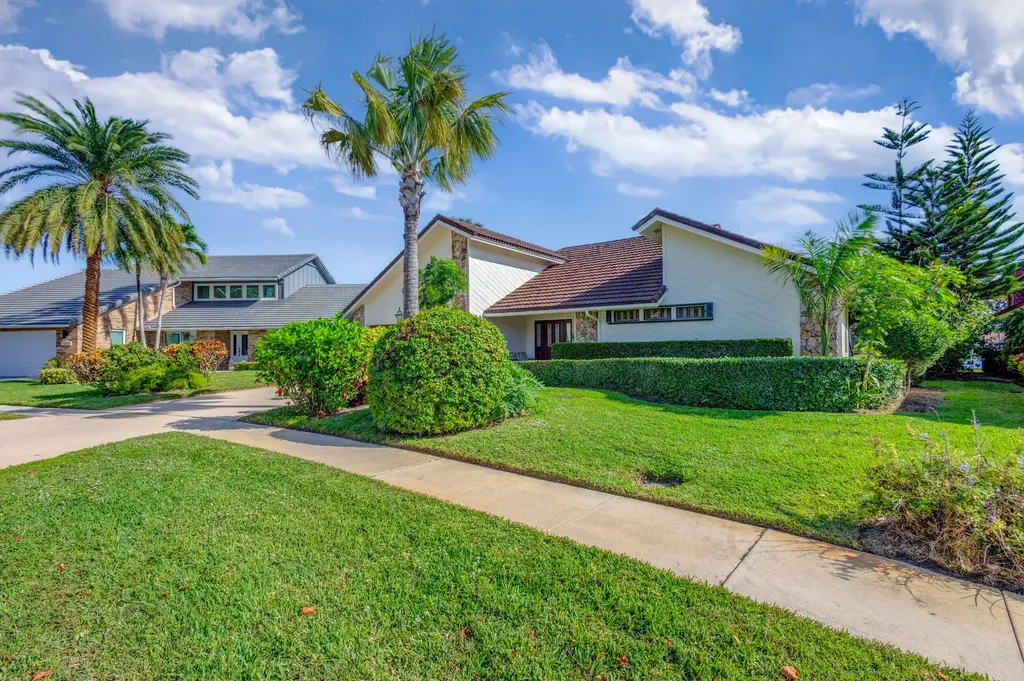 12870 La Rochelle Circle Palm Beach Gardens FL 33410