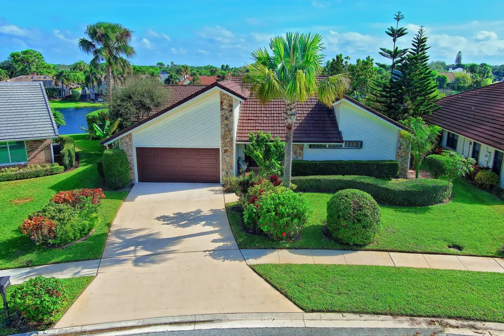 12870 La Rochelle Circle Palm Beach Gardens FL 33410