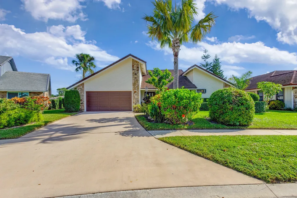 12870 La Rochelle Circle Palm Beach Gardens FL 33410