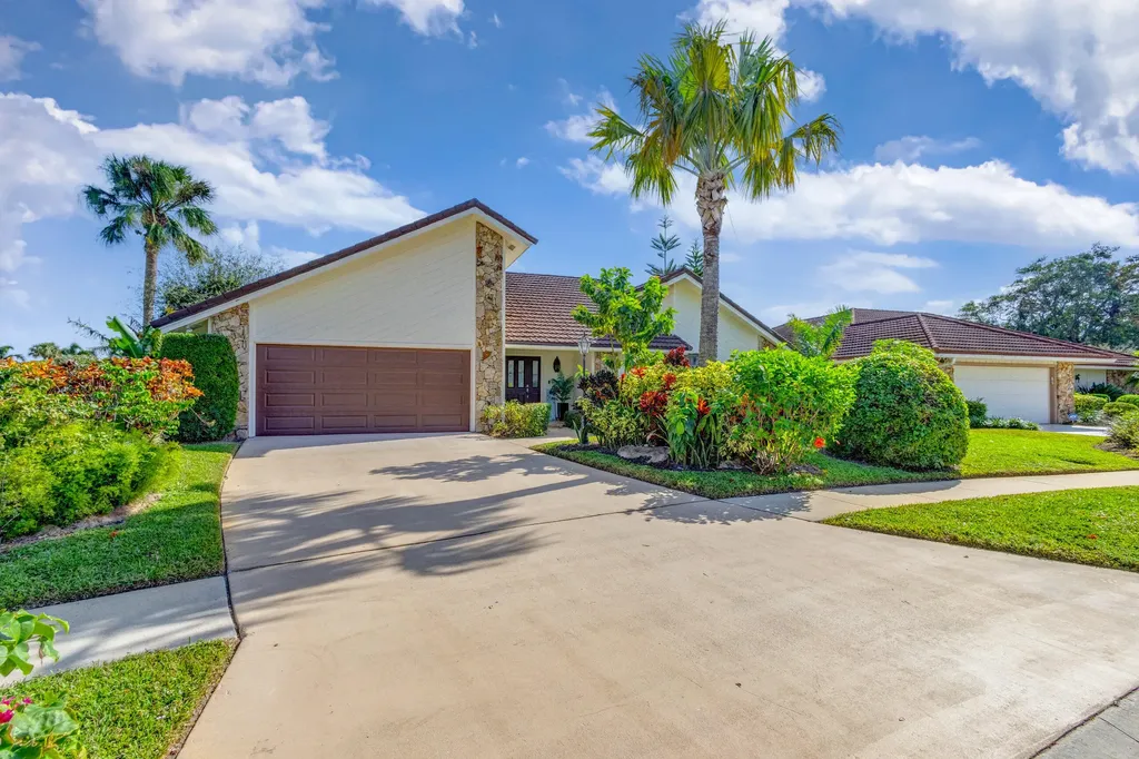 12870 La Rochelle Circle Palm Beach Gardens FL 33410