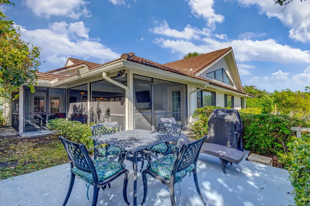 12870 La Rochelle Circle Palm Beach Gardens FL 33410