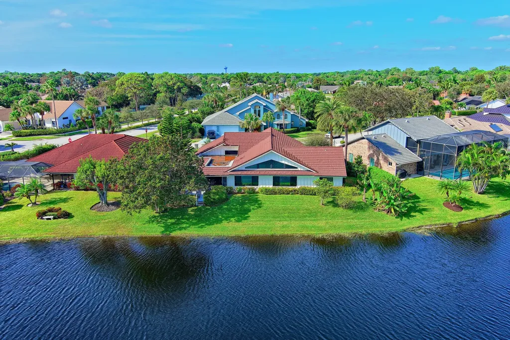 12870 La Rochelle Circle Palm Beach Gardens FL 33410