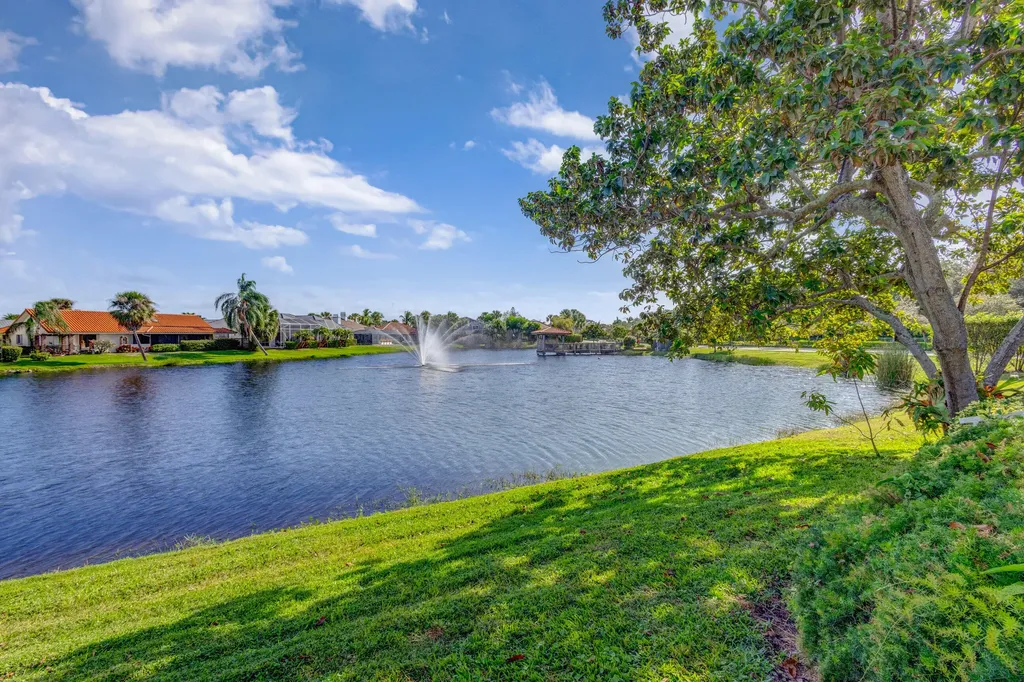 12870 La Rochelle Circle Palm Beach Gardens FL 33410