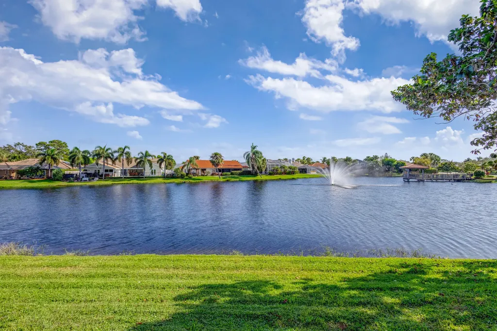 12870 La Rochelle Circle Palm Beach Gardens FL 33410