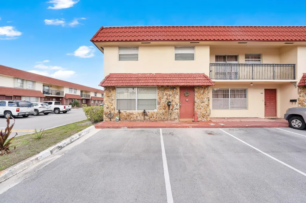 6679 SW 41st Court Davie FL 33314