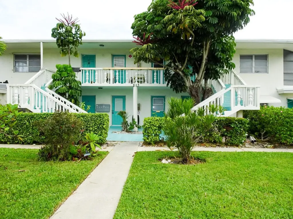 213 SE 3rd Avenue Boynton Beach FL 33435