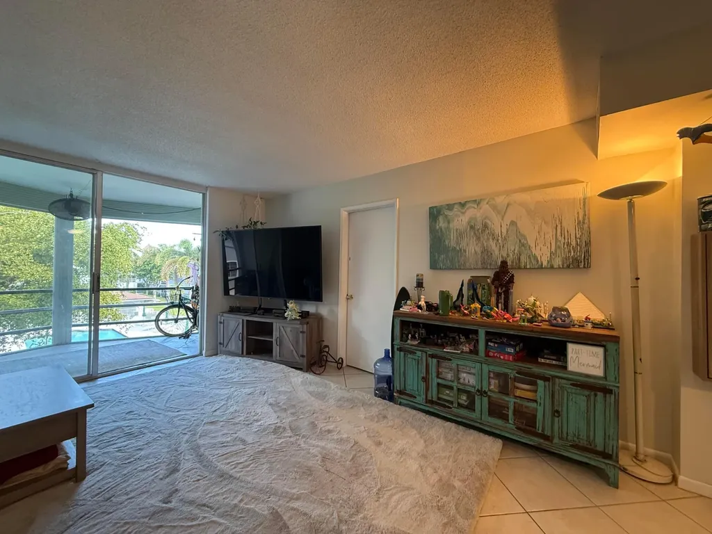 1040 SE 4th Avenue Deerfield Beach FL 33441