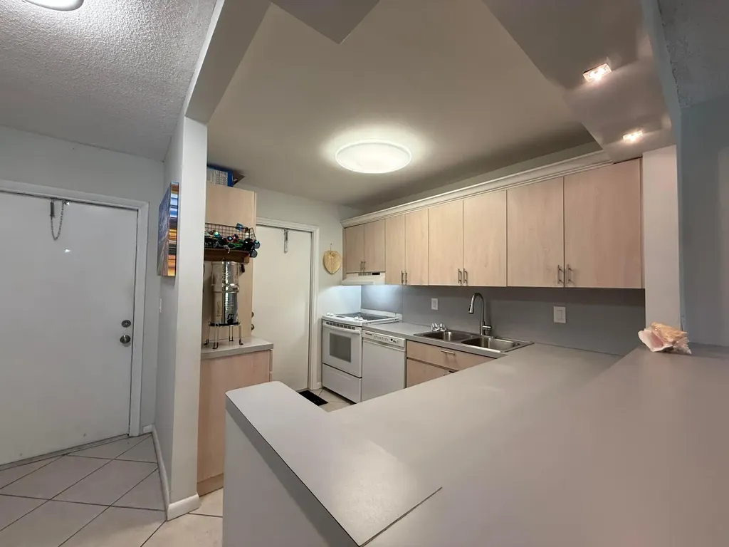 1040 SE 4th Avenue Deerfield Beach FL 33441