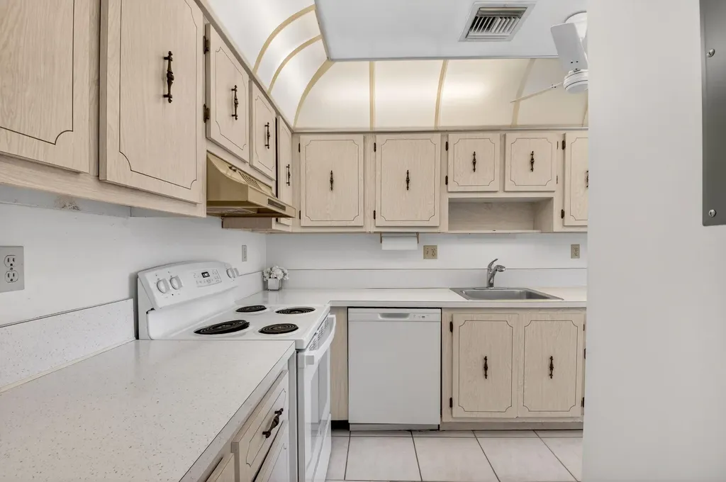 2840 SW 13th Street Delray Beach FL 33445