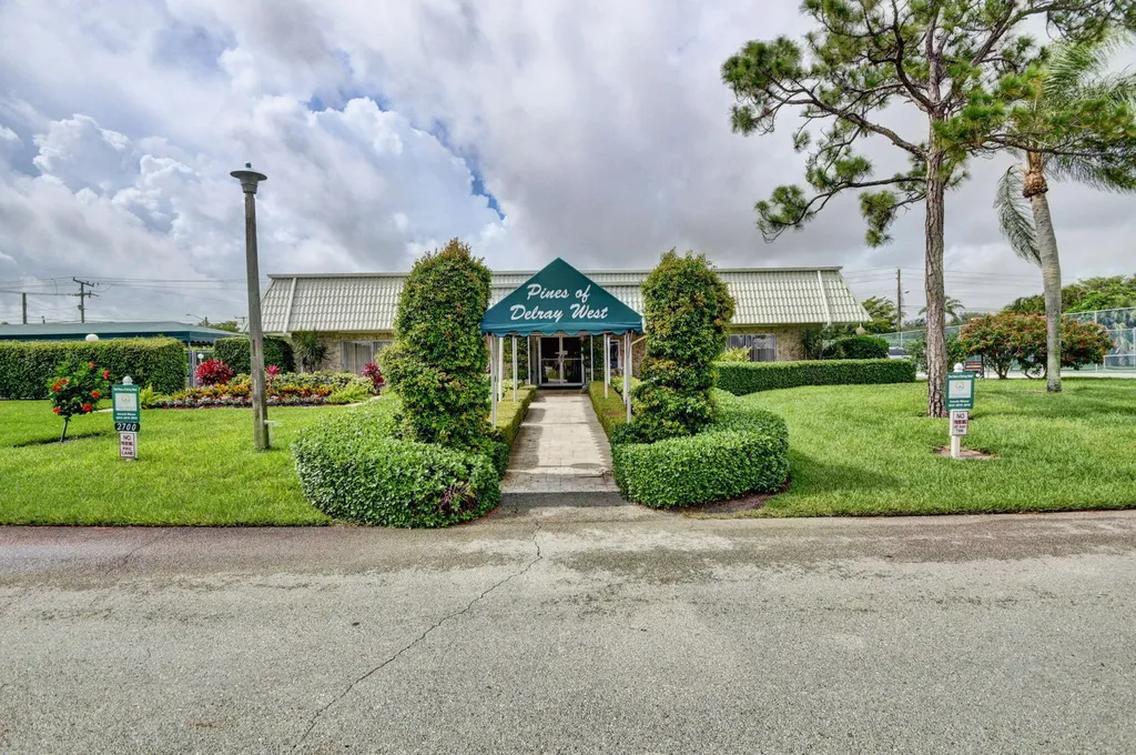 2840 SW 13th Street Delray Beach FL 33445