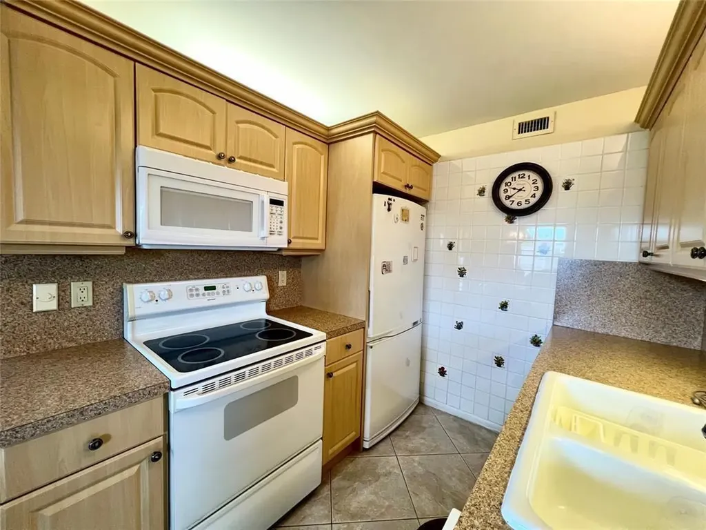 4159 Cambridge G Deerfield Beach FL 33442