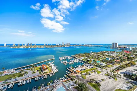 220 Lake Shore Drive Lake Park FL 33403