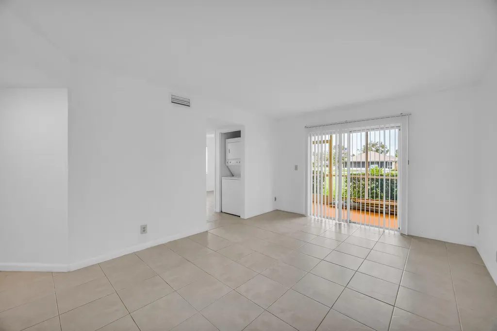 1552 SE Royal Green Circle Port St Lucie FL 34952