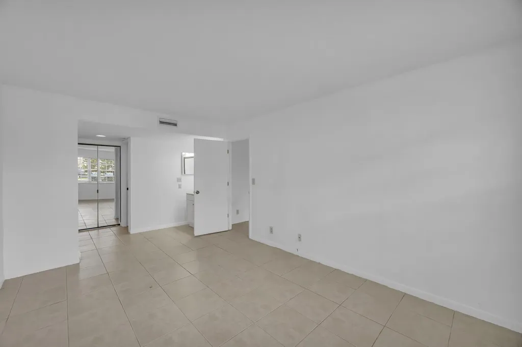 1552 SE Royal Green Circle Port St Lucie FL 34952
