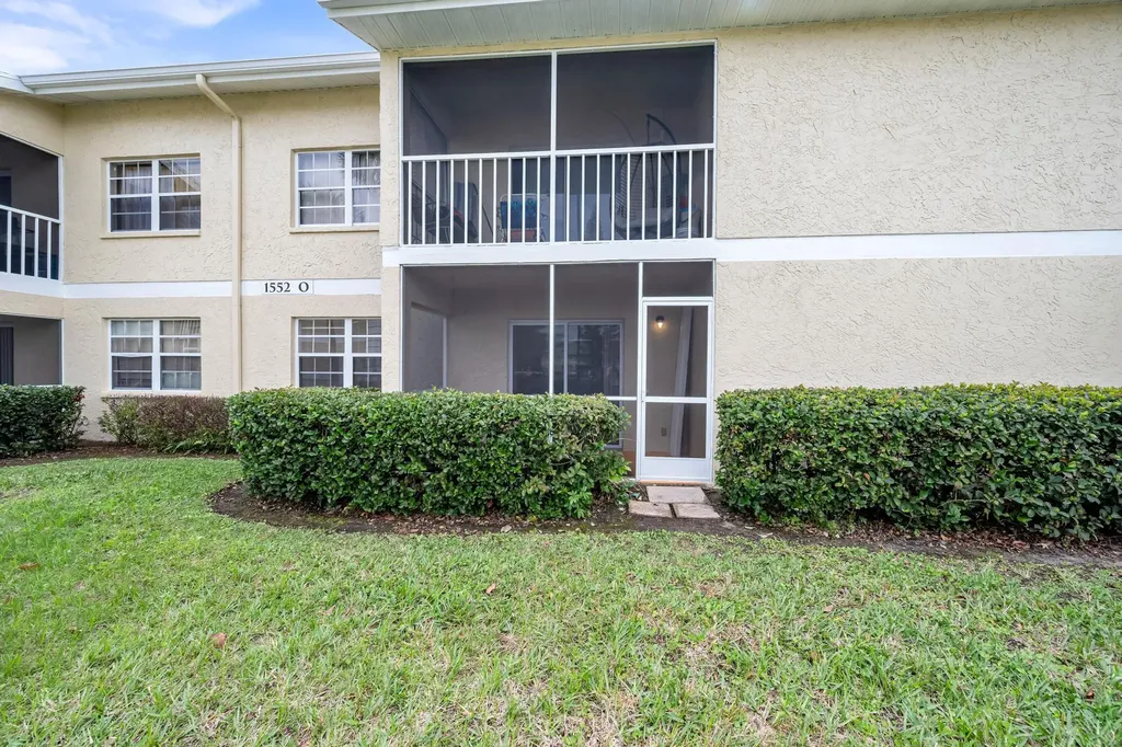 1552 SE Royal Green Circle Port St Lucie FL 34952