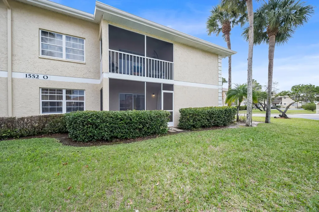 1552 SE Royal Green Circle Port St Lucie FL 34952