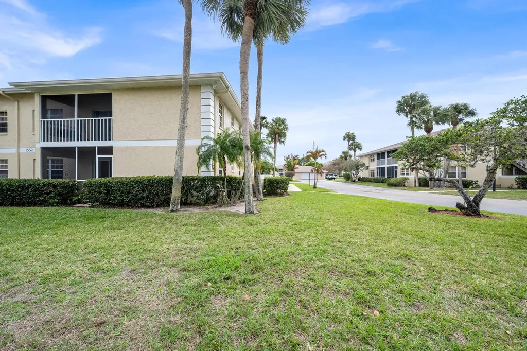 1552 SE Royal Green Circle Port St Lucie FL 34952