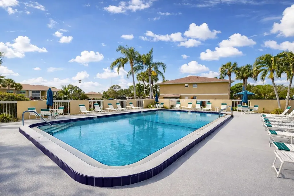 1552 SE Royal Green Circle Port St Lucie FL 34952