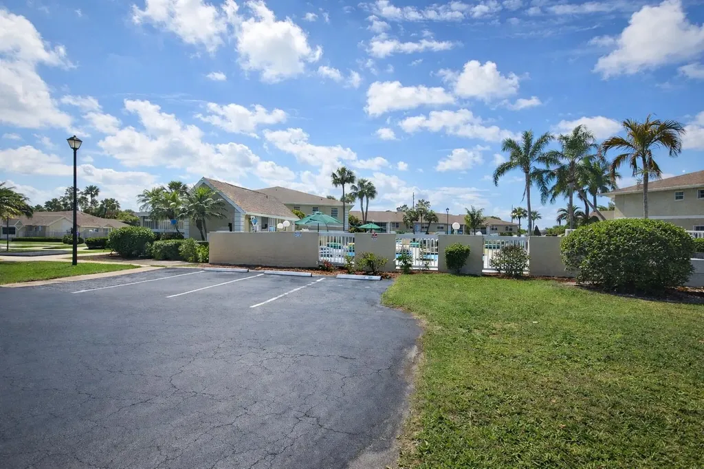 1552 SE Royal Green Circle Port St Lucie FL 34952