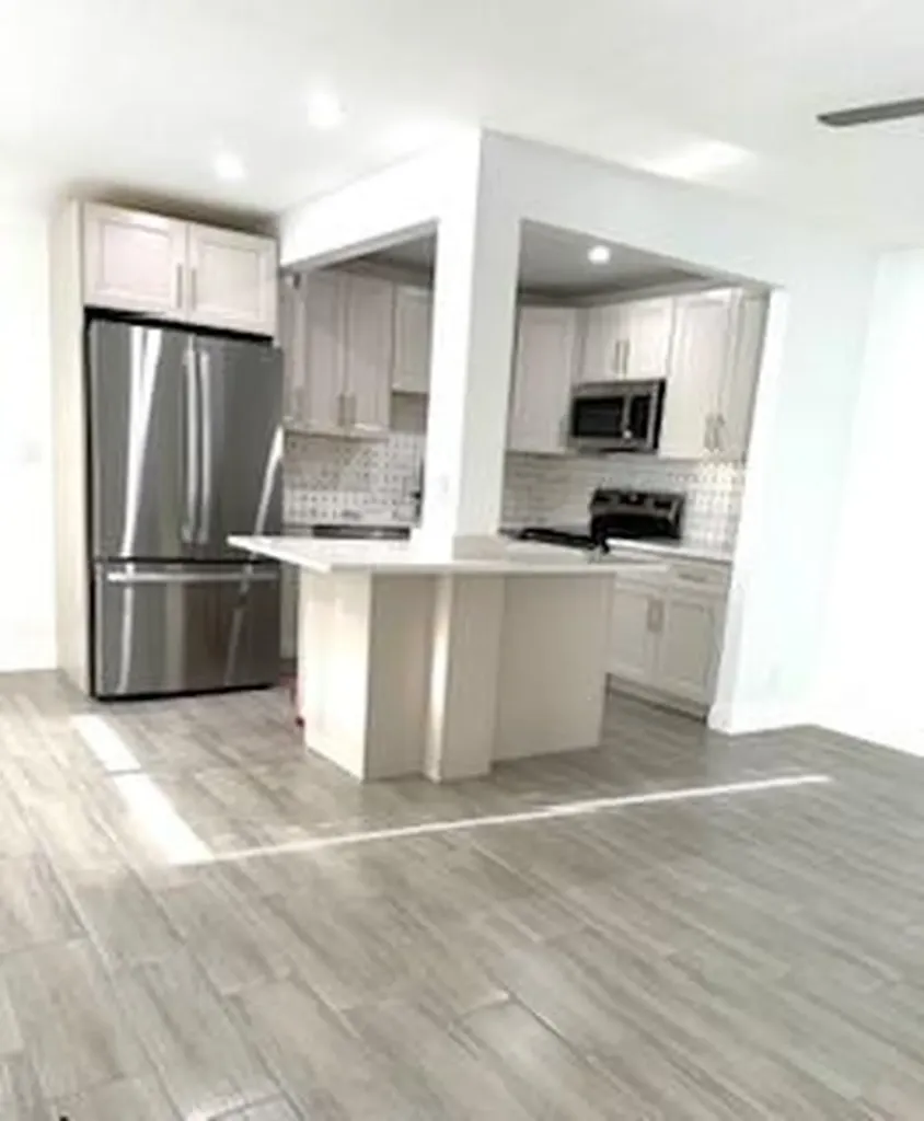 105 E Coventry E West Palm Beach FL 33417
