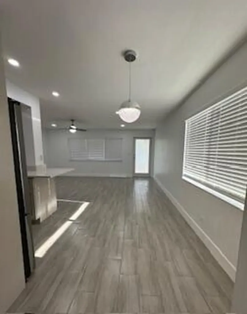 105 E Coventry E West Palm Beach FL 33417