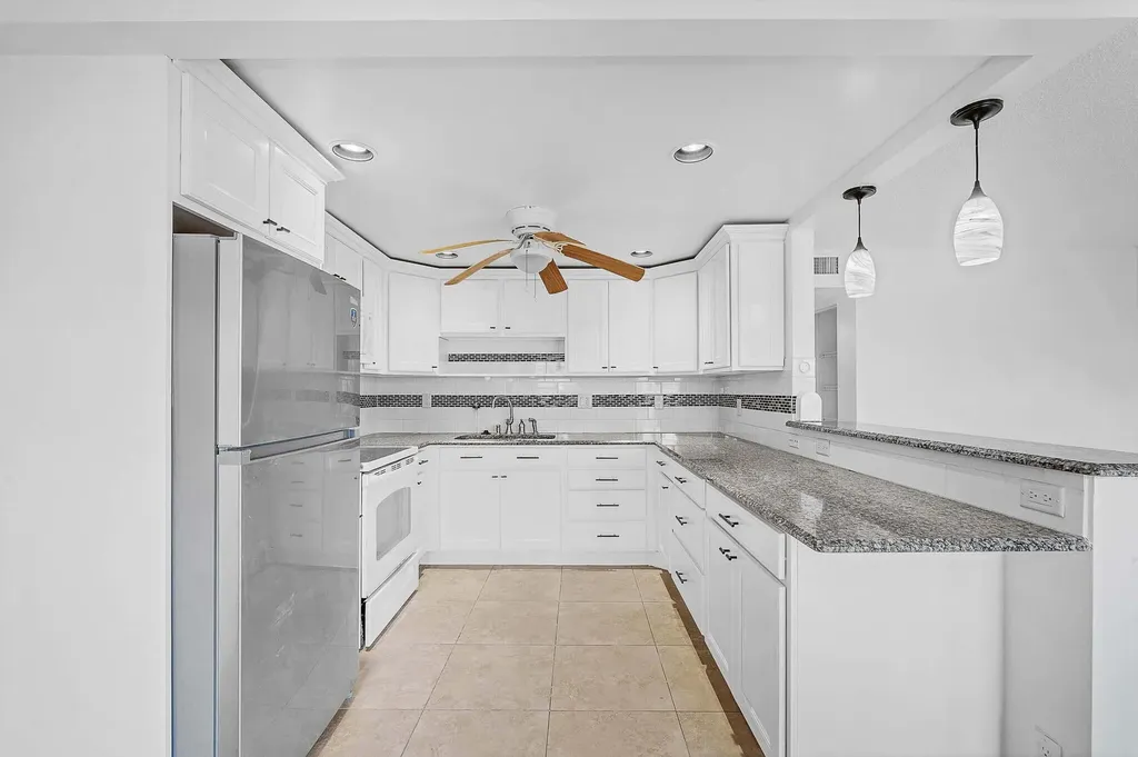 2049 Hythe C Boca Raton FL 33434