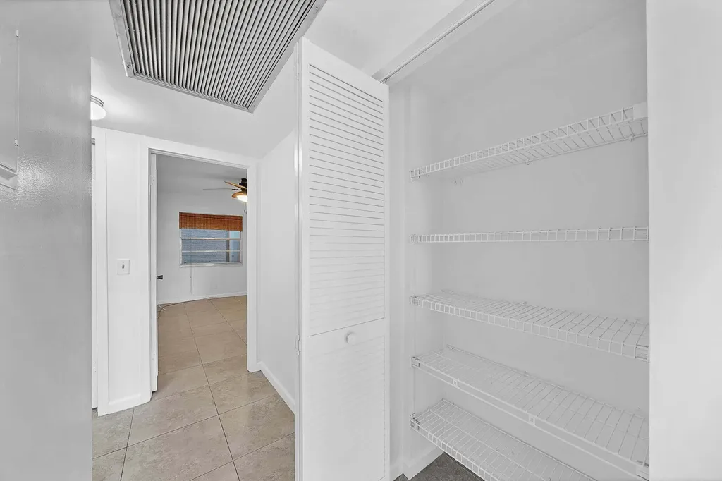 2049 Hythe C Boca Raton FL 33434