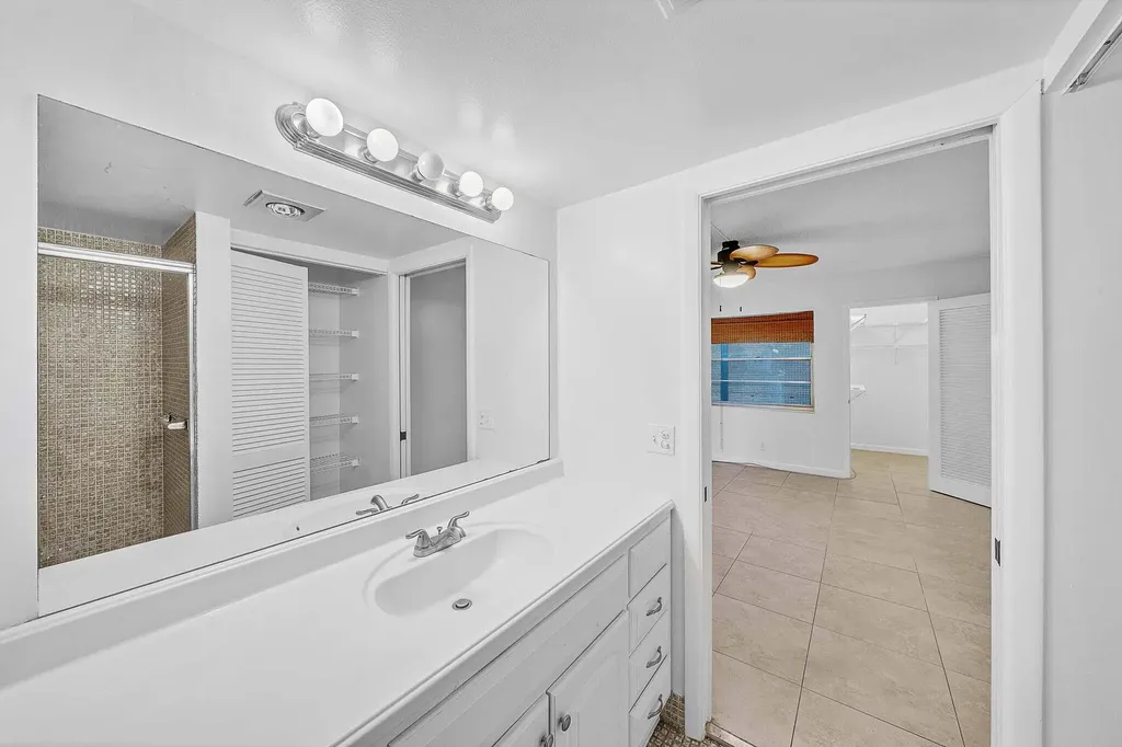 2049 Hythe C Boca Raton FL 33434