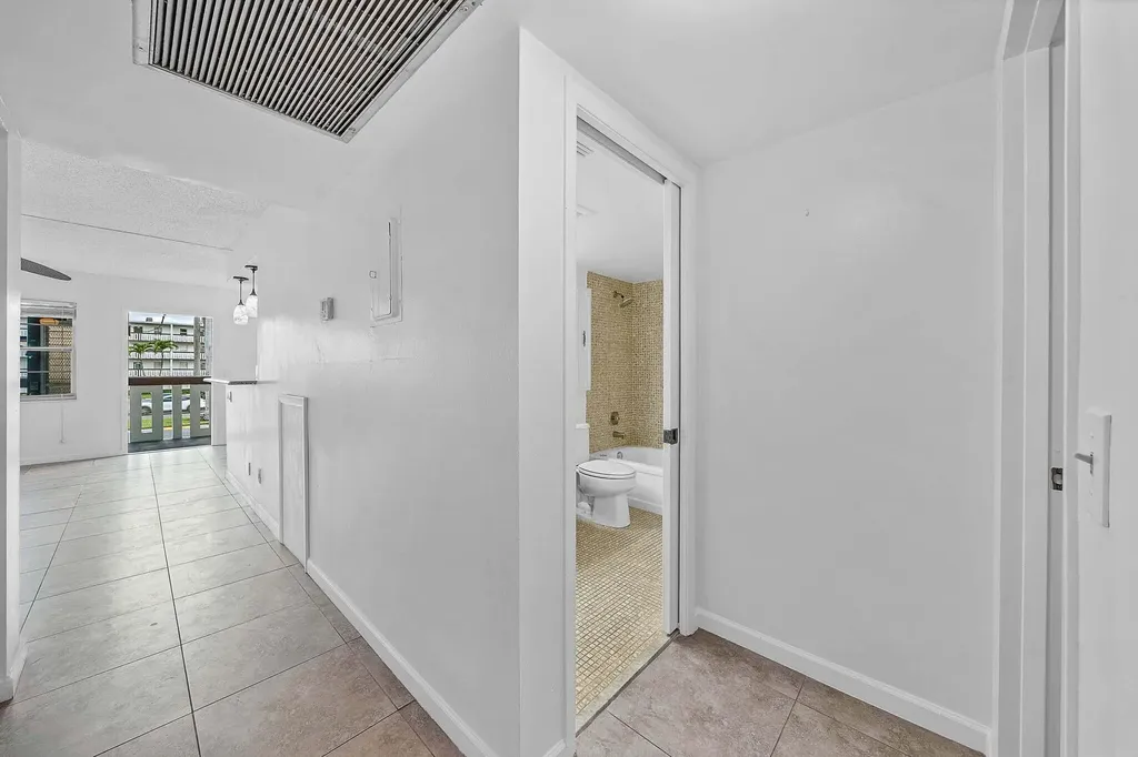 2049 Hythe C Boca Raton FL 33434