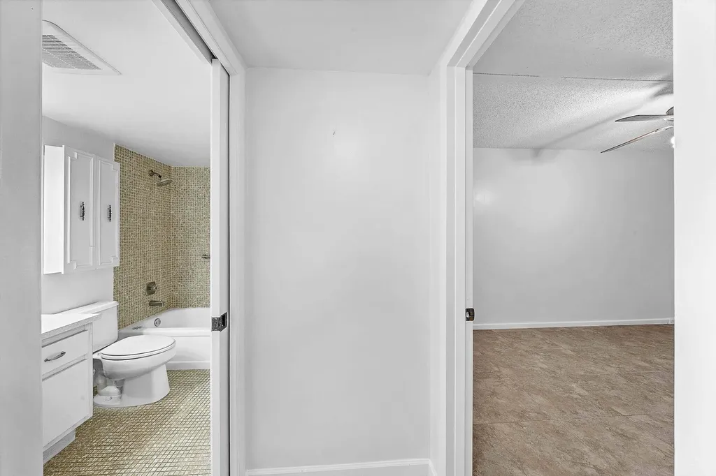 2049 Hythe C Boca Raton FL 33434