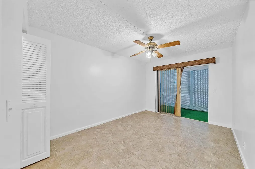 2049 Hythe C Boca Raton FL 33434